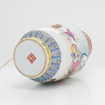 A 20th century chinese porcelain tablelamp in republic style. With Qianlong's four character mark.