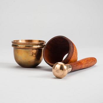 Bertel Gardberg, A MORTAR AND PESTLE.