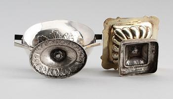 SALTKAR, 2 st, silver, Ryssland, en daterad 1824. Vikt ca 134 gram.