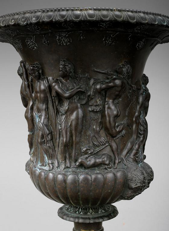 URNOR, ett par, metall, 1900-tal.