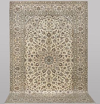 A carpet, Kashan, ca 328 x 205 cm.