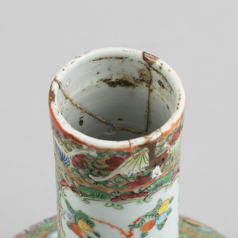 A porcelain vase, Canton, China, 19th century.