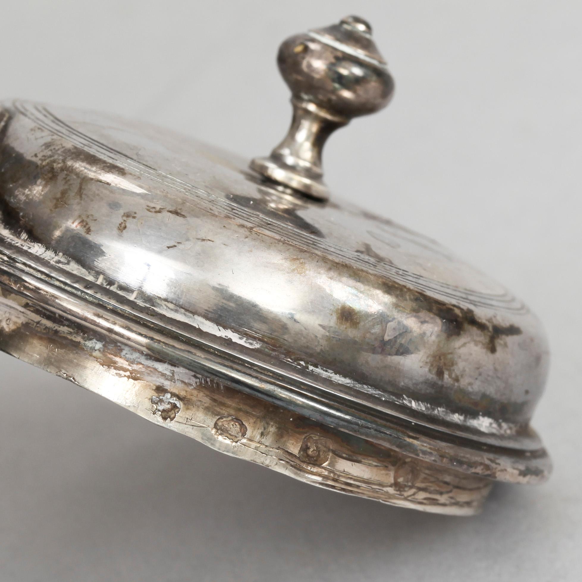 KAFFEKANNA, silver, Frankrike, 1700-talets andra hälft. Vikt 450 g.