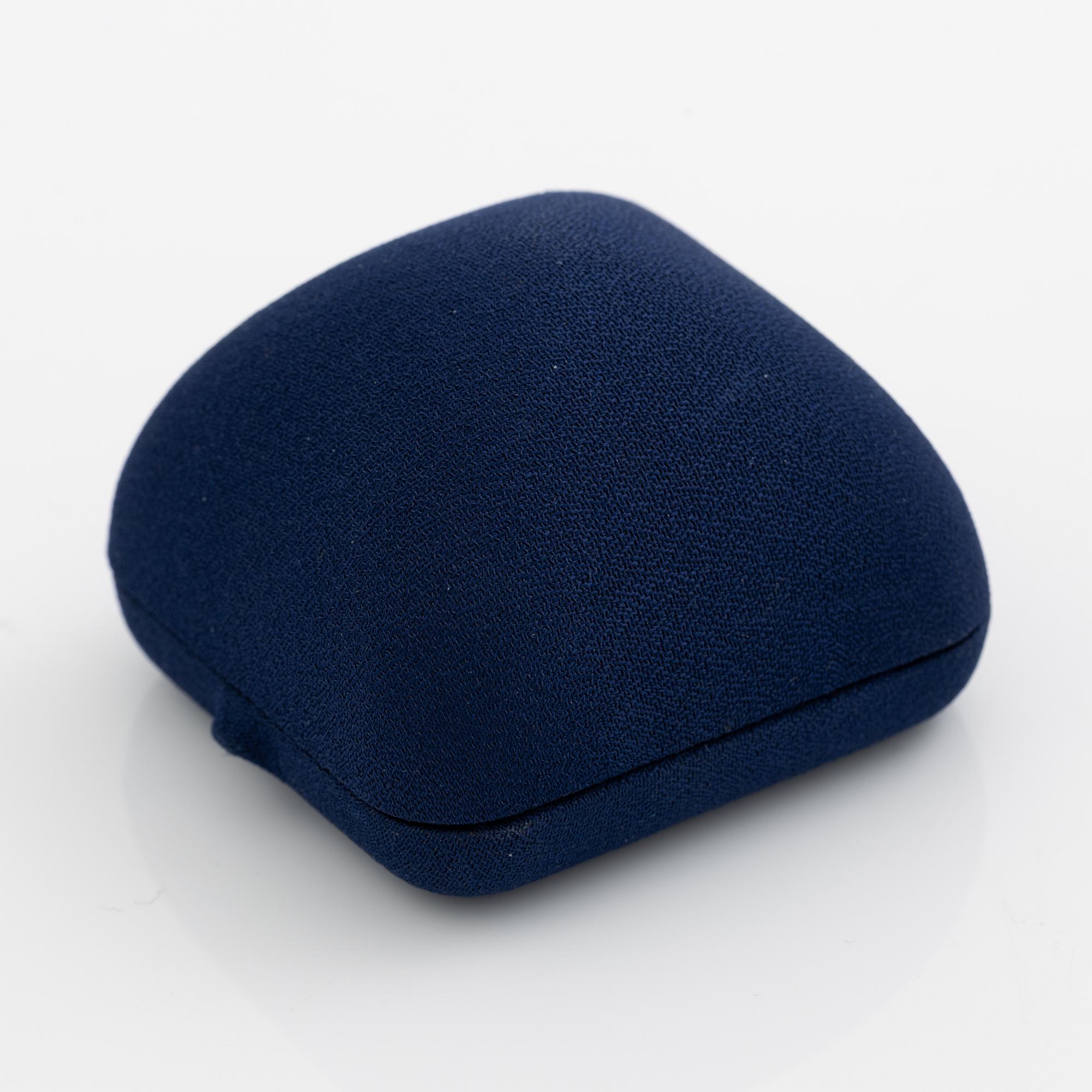 Ring, 18K white gold with brilliant-cut diamond.