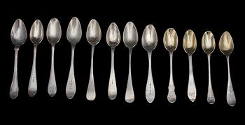TESKEDAR, 22 st, silver, bl a Sven Pihlgren, Jönköping. 1700/1800-tal. 325 g.