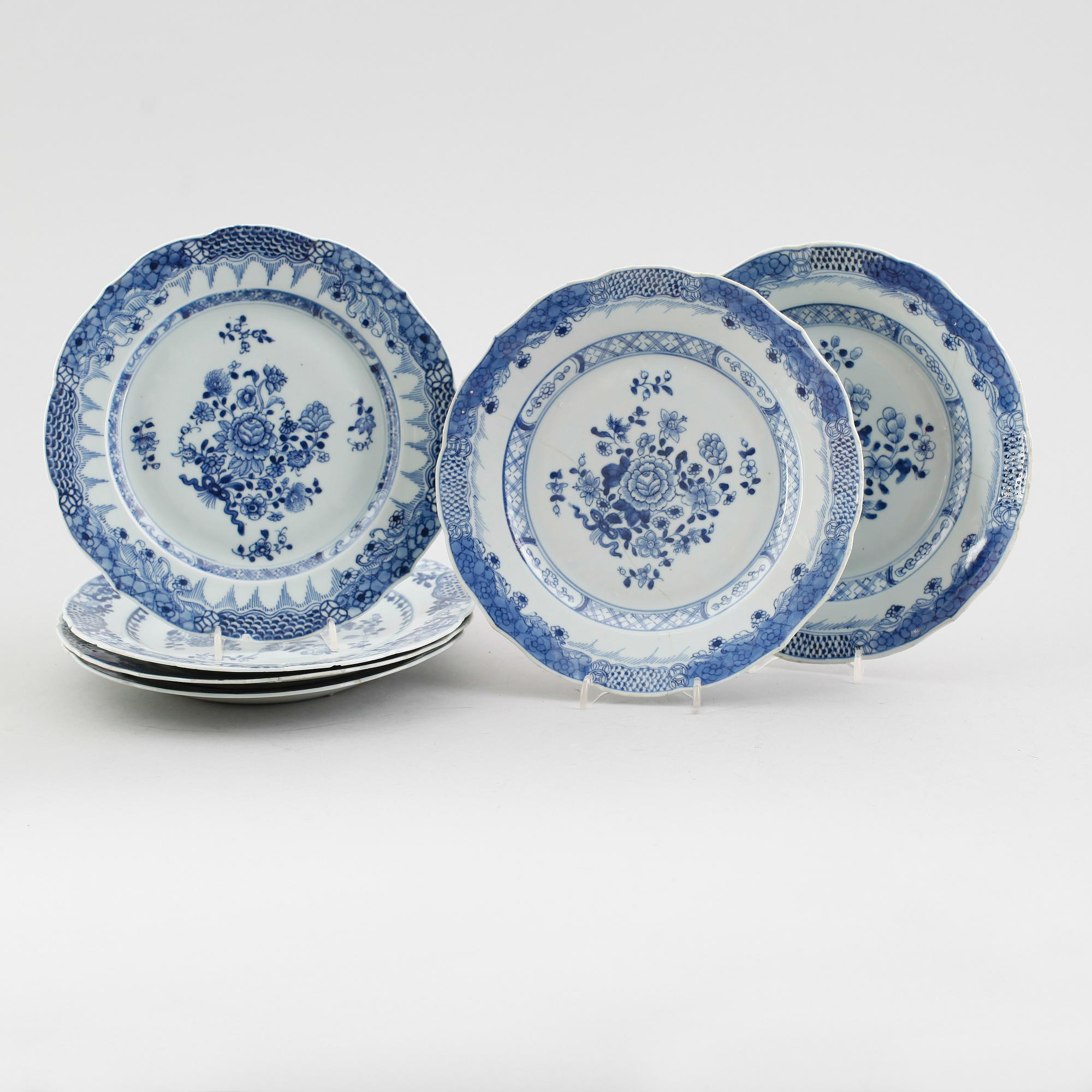 TALLRIKAR, 6 st snarlika, porslin, Kina, 1700-tal.