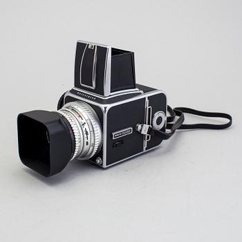 a Swedish Hasselblad camera model 500C/M no. UH135363 with Planar 1:2,8 f=80 T* by Victor Hasselblad AB in Göteborg 1972.