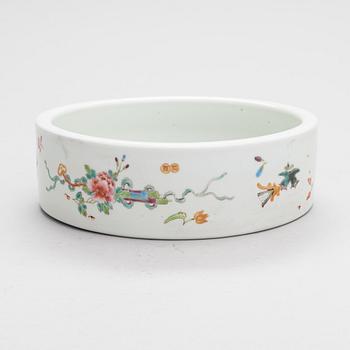 A Chinese Famille-Rose porcelain bowl, 20th century.