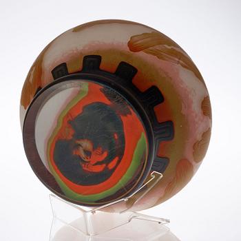 An Axel Enoch Boman Art Nouveau cameo glass bowl, Reijmyre 1914.