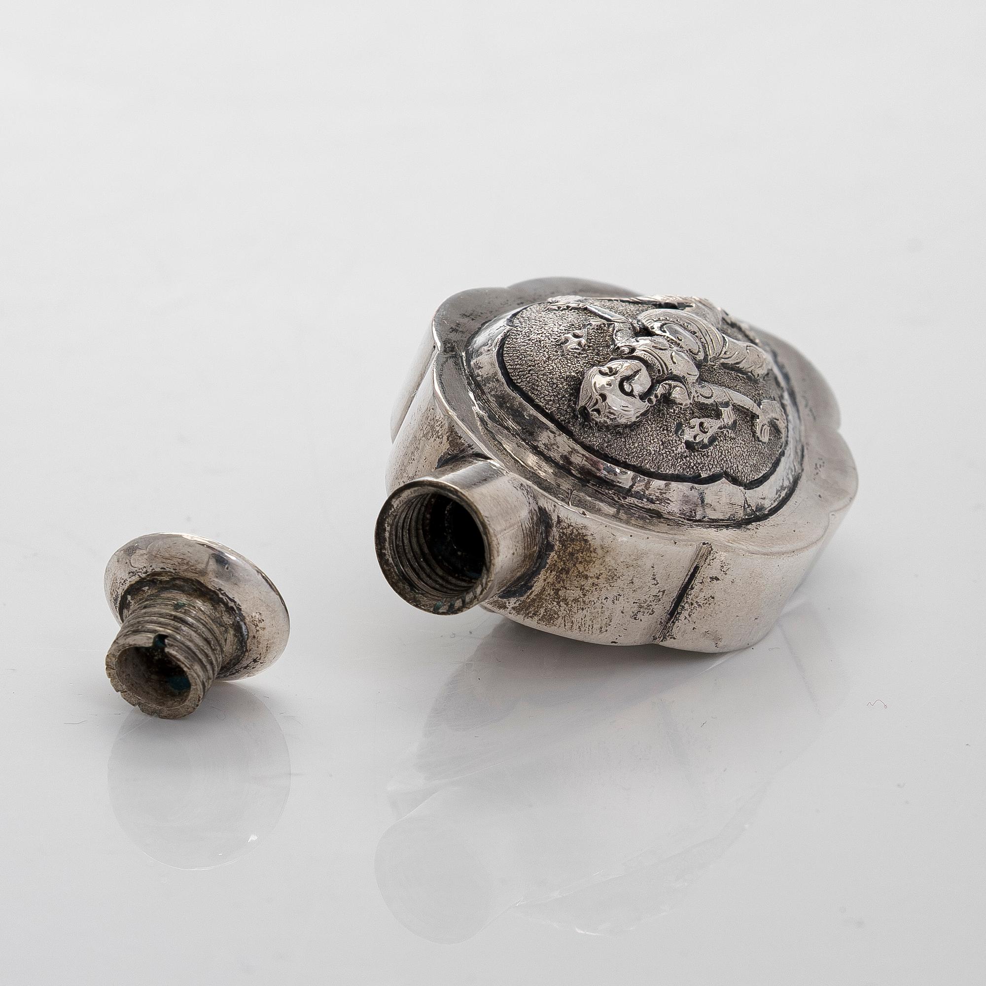 A silver bowl, Tillander import marks, 1983, and a silver snuff bottle.