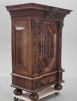 SKÅP, barock. 1700-tal.