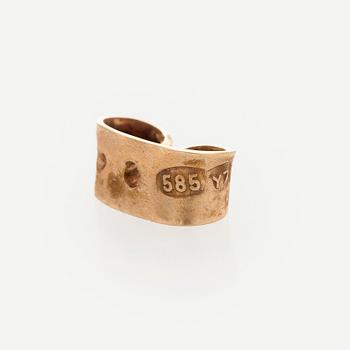 Liisa Vitali, örhängen, "Nyckelpiga", 14K guld, Westerback, Helsingfors 1976.