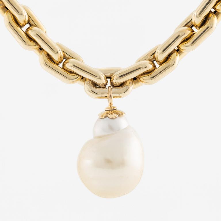 Necklace 14K gold with cultured baroque South Sea pearl.