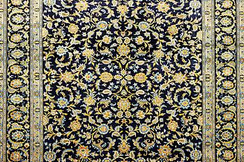 A Kashan carpet, c. 385 x 287 cm.