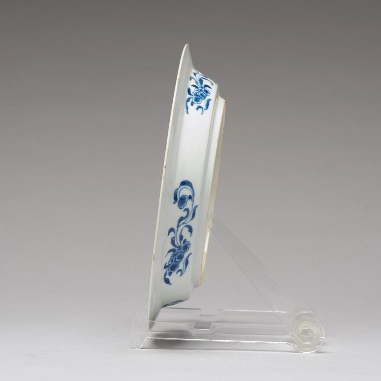 A set of 12 blue and white dishes, Qing dynasty (1644-1912).