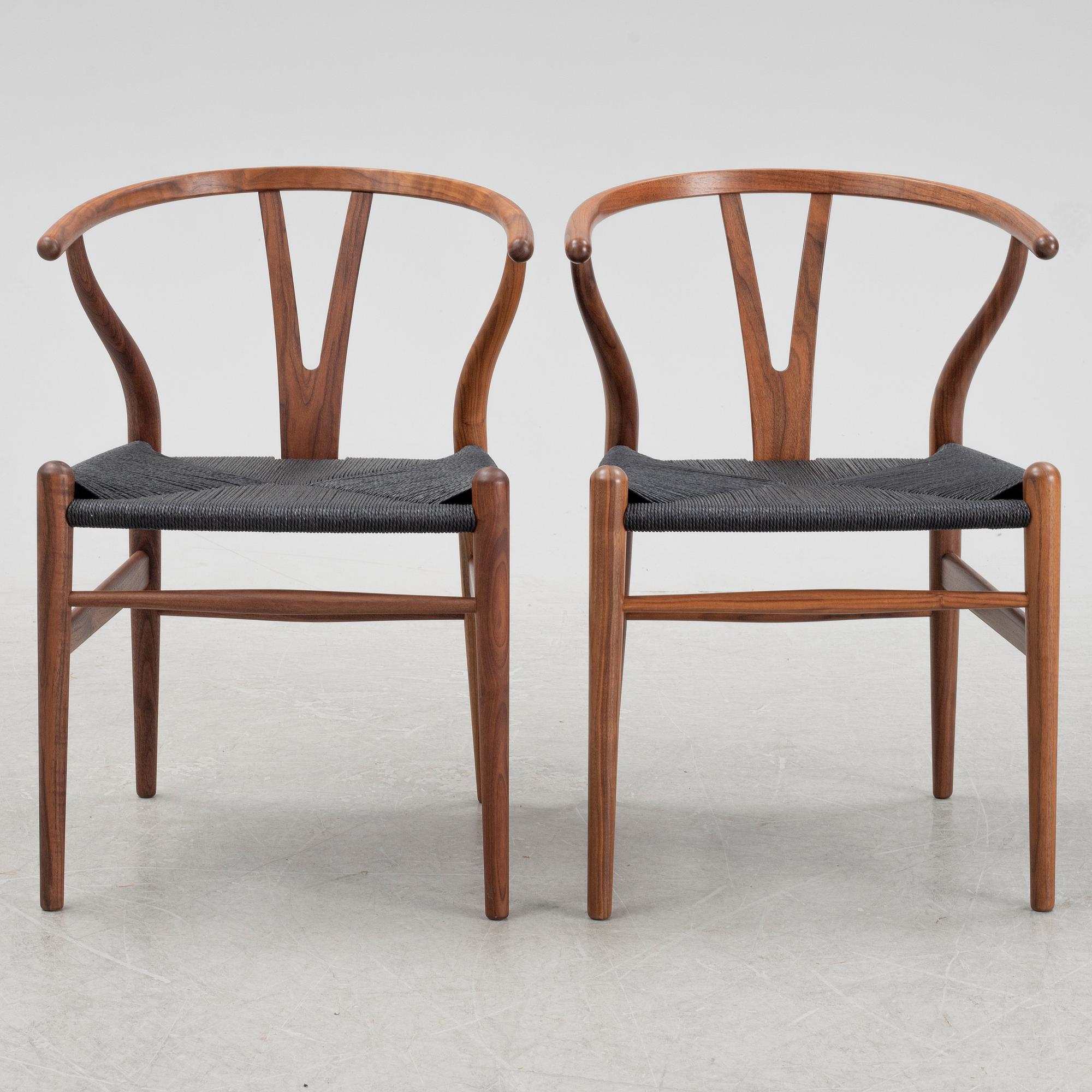 Hans J Wegner, stolar, ett par, "Y-Stolen", Carl Hansen & son, Danmark, formgiven 1949.