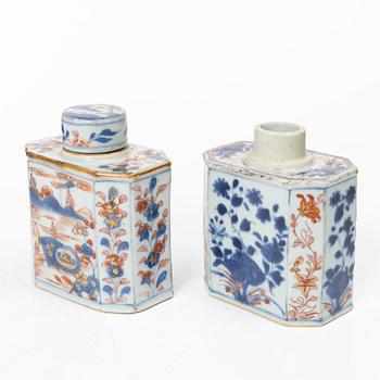 Two Imari porcelain tea caddies, China, Qing dynasty, 18th century.