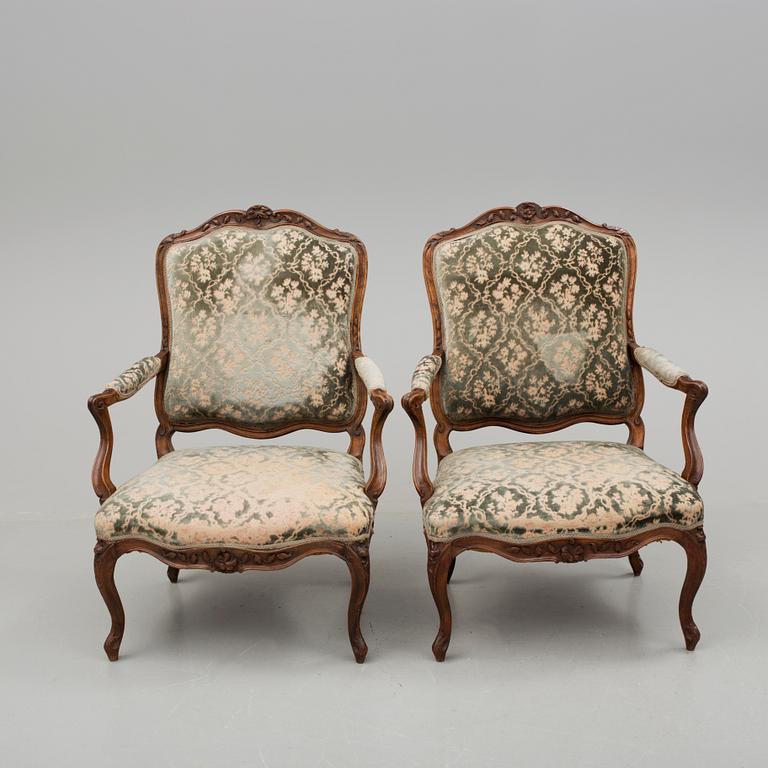 FÅTÖLJER, ett par, rokokostil. 1800-tal.