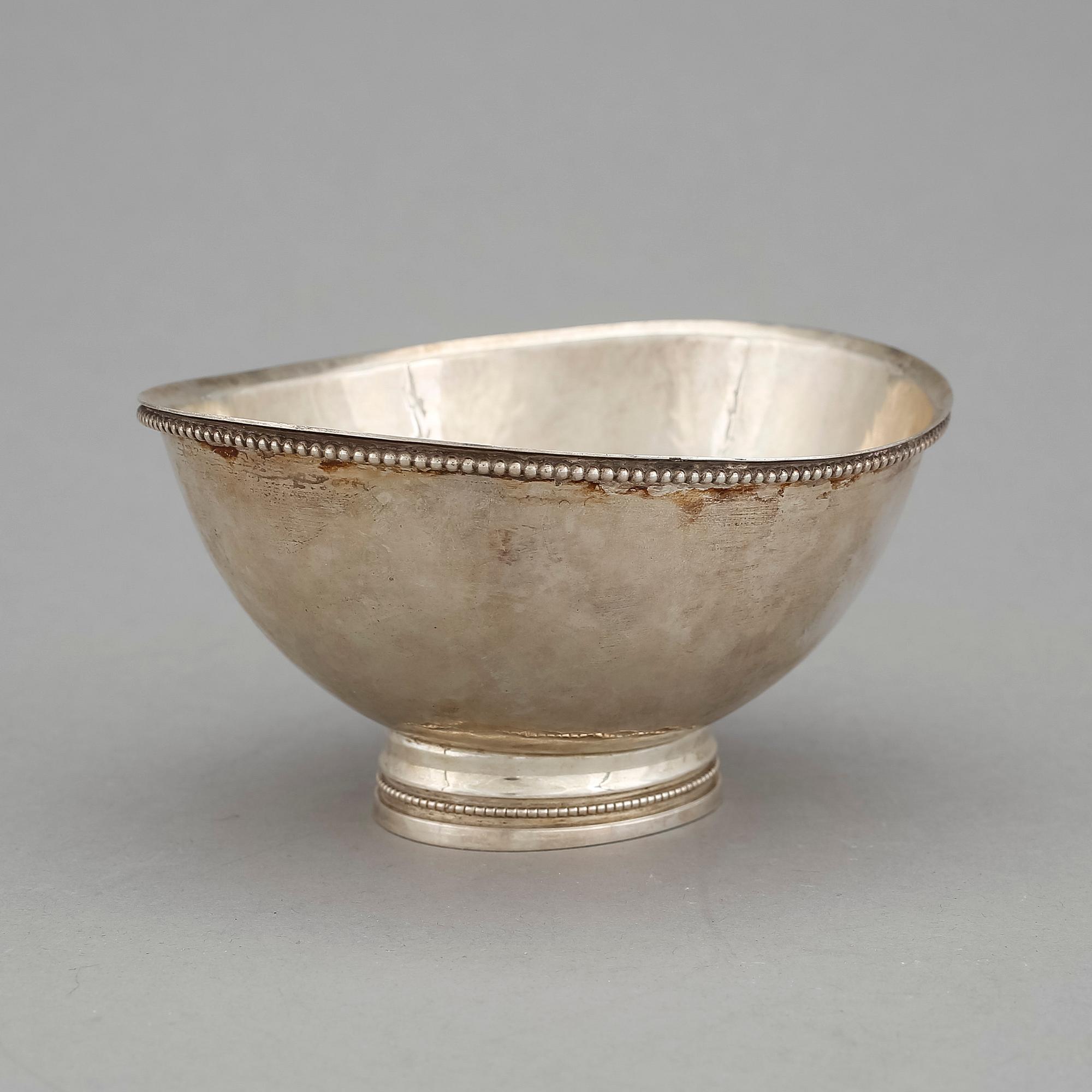 SKÅL, sterlingsilver. Erik Löfman, MGAB, Uppsala, 1982. Vikt ca 152 gram.