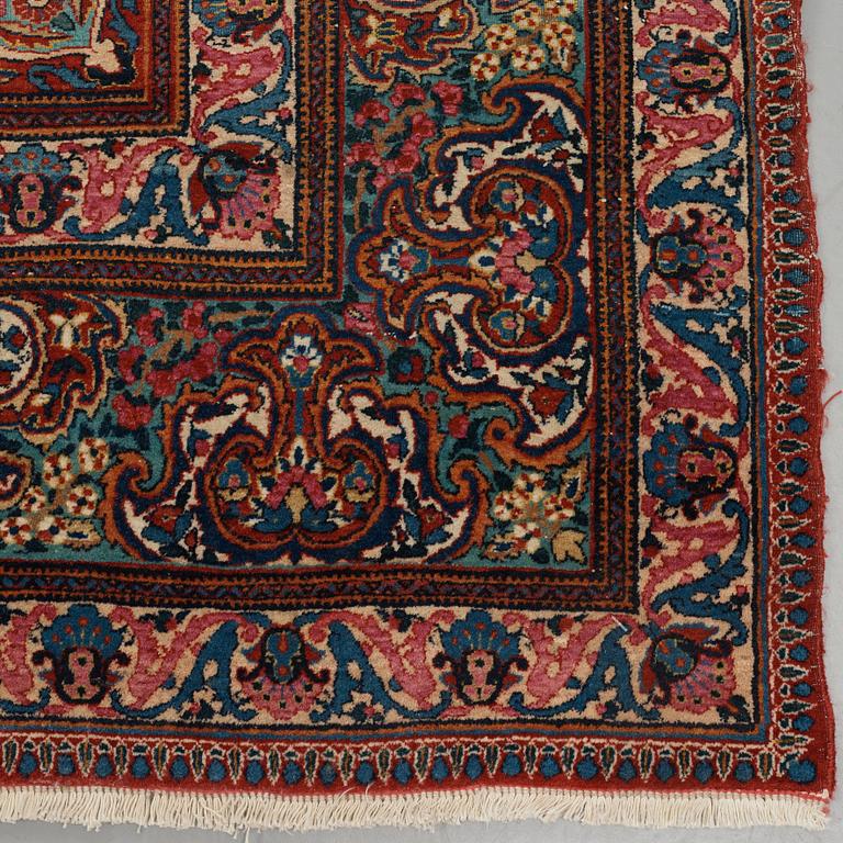 A rug, semi-antique Tehran/Semnan, ca 247 x 189 cm.