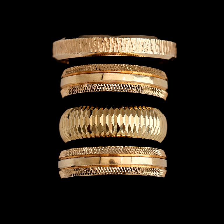 RINGAR, 4 st, 18 k guld, 1900-talets andra hälft. Vikt ca 22 gram.