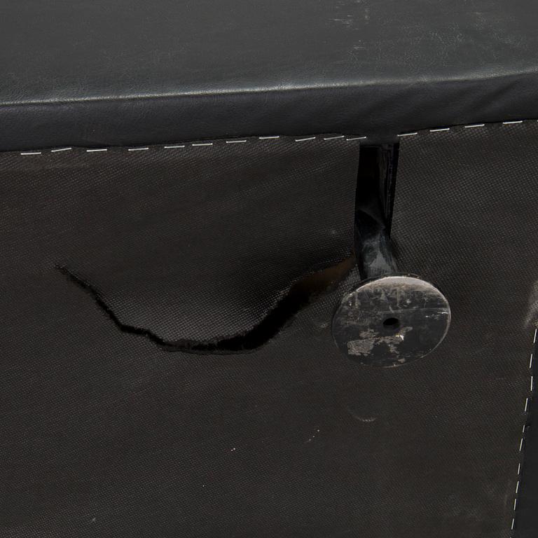 Jouko Järvisalo, fåtöljer, ett par, "Milo", Mobel Oy, Finland, 2000-tal.