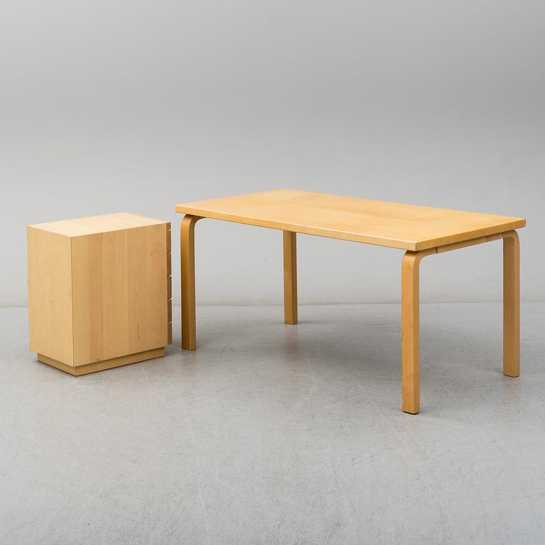 ALVAR AALTO, skrivbord med hurts, Artek, Finland, 1900-talets andra hälft.