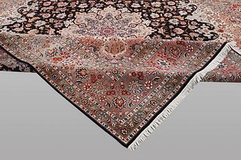 Matta, Täbriz, part silk, 60 Raj, 300 x 290 cm.