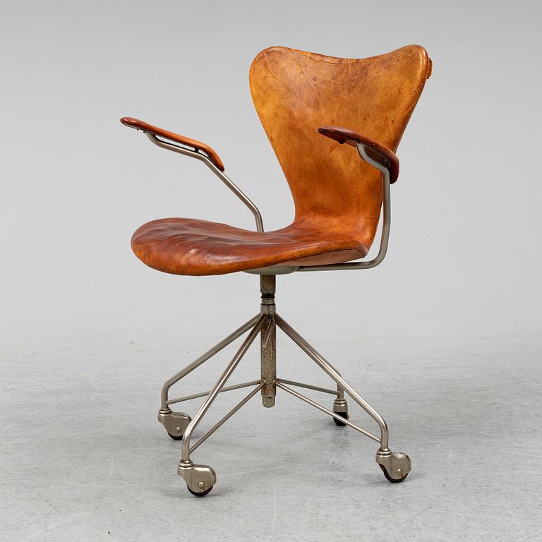 ARNE JACOBSEN, kontorsstol,  "Sjuan", Fritz Hansen, 1950-tal.