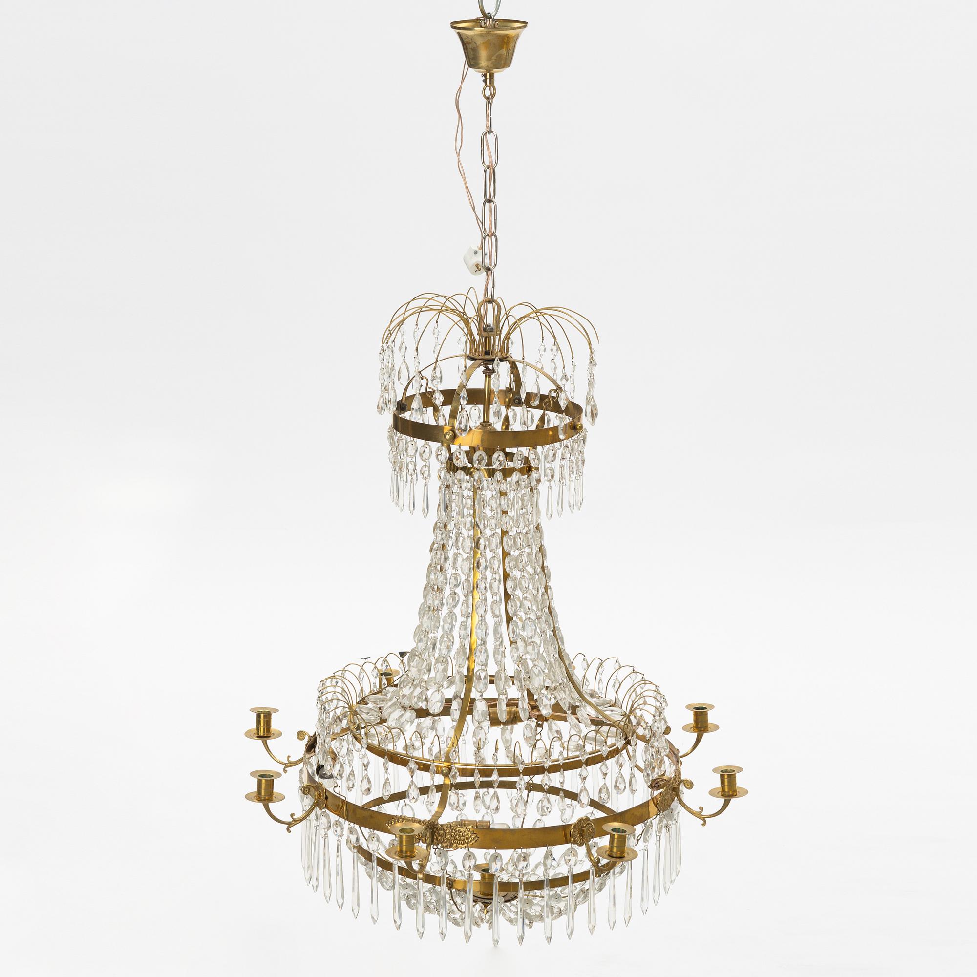 A Gustavian style 9 candle chandelier.