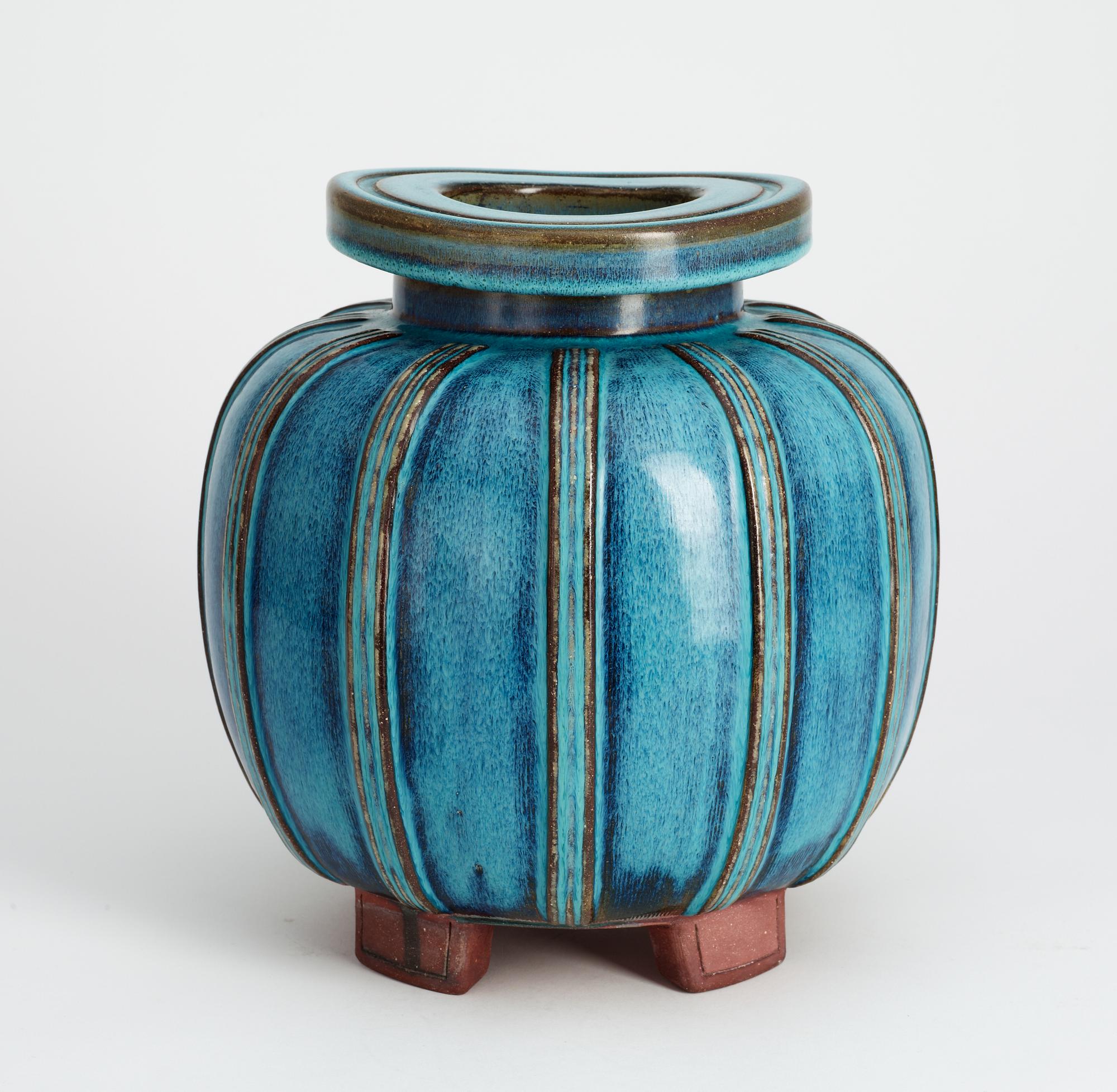 A Wilhelm Kåge 'Farsta' stoneware jar, Gustavsberg studio 1957.