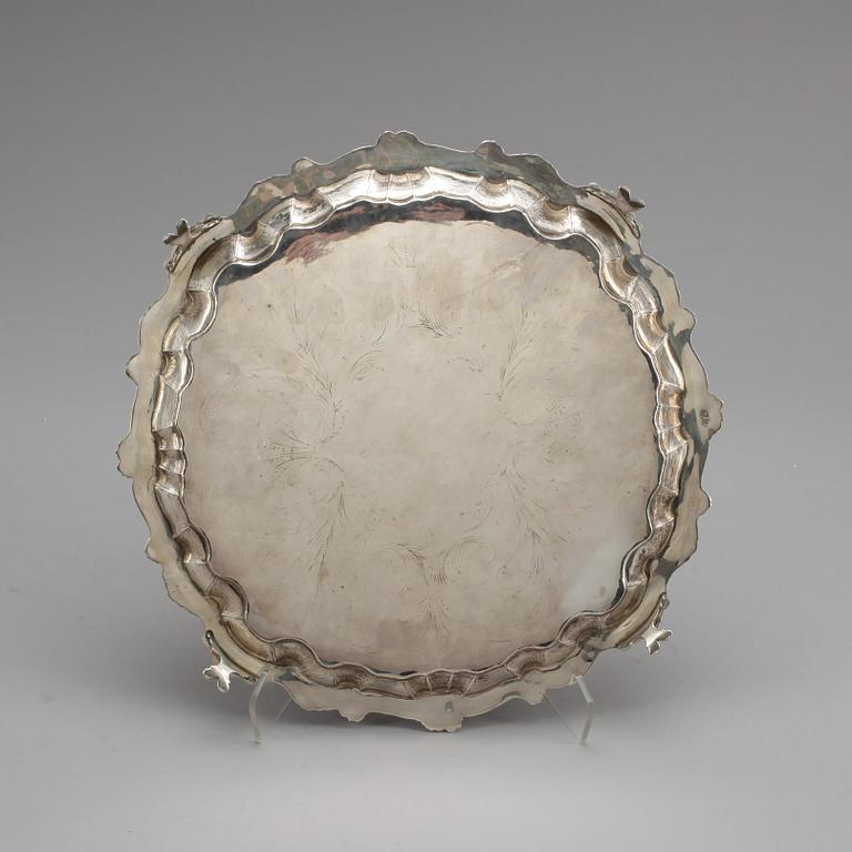 BRICKA, silver, rokokostil, troligen Spanien. Vikt ca 860 gram.