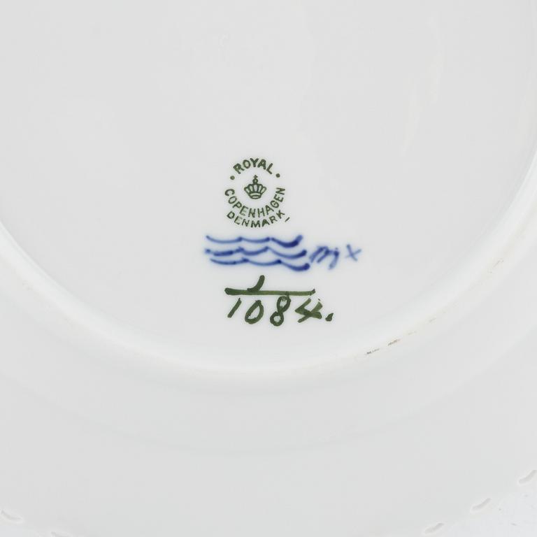 Royal Copenhagen, mattallrikar, 8 st, porslin, "Musselmalet Helblonde", Danmark.