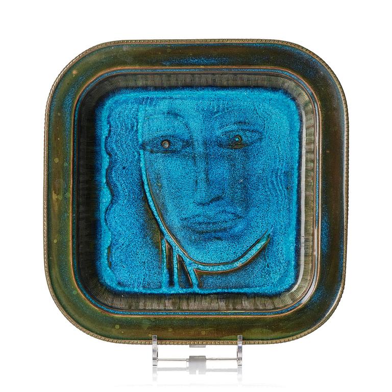 Wilhelm Kåge, a "Farsta" stoneware dish decorated with a face, Gustavsberg Studio, 1957.