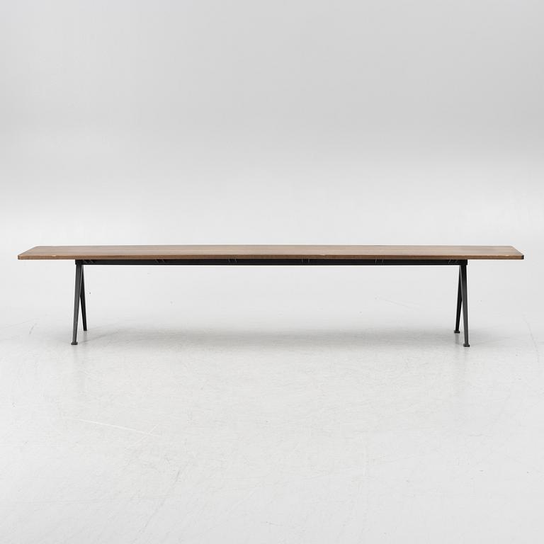 Friso Kramer & Wim Rietveld, bänkar, ett par, "Pyramid", HAY, Danmark.