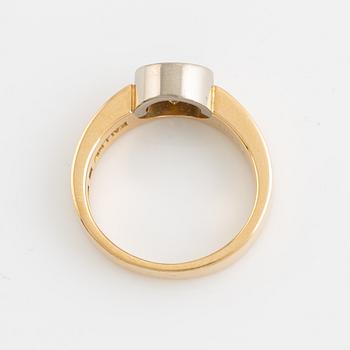 Ring, 18K guld med orangebrun briljantslipad diamant.