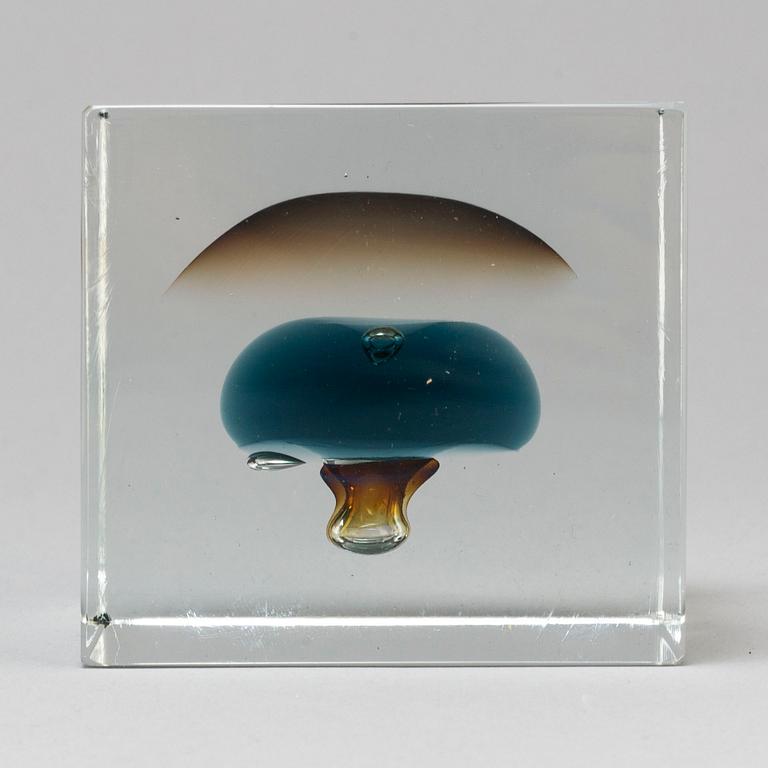 OIVA TOIKKA, An annual glass cube by Oiva Toikka, signed Oiva Toikka, Nuutajärvi 1983, numbered 37/2000.