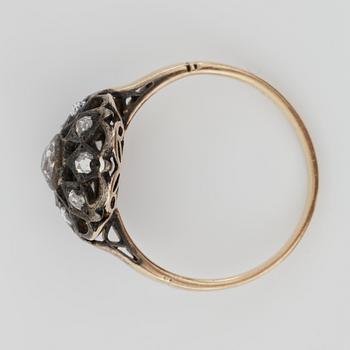 RING, 14K guld samt silver med gammalslipade diamanter. Vikt ca 2,2g.