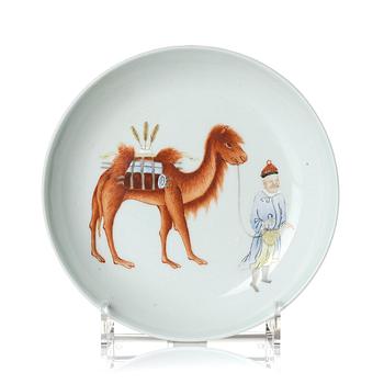 1051A. A Chinese 'Camel and groom' dish, Qing dynasty with Daoguang seal mark in red.