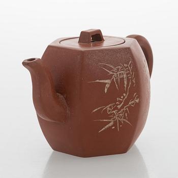 Teekannu, yixing-keramiikkaa, Kiina, 1900-luku.