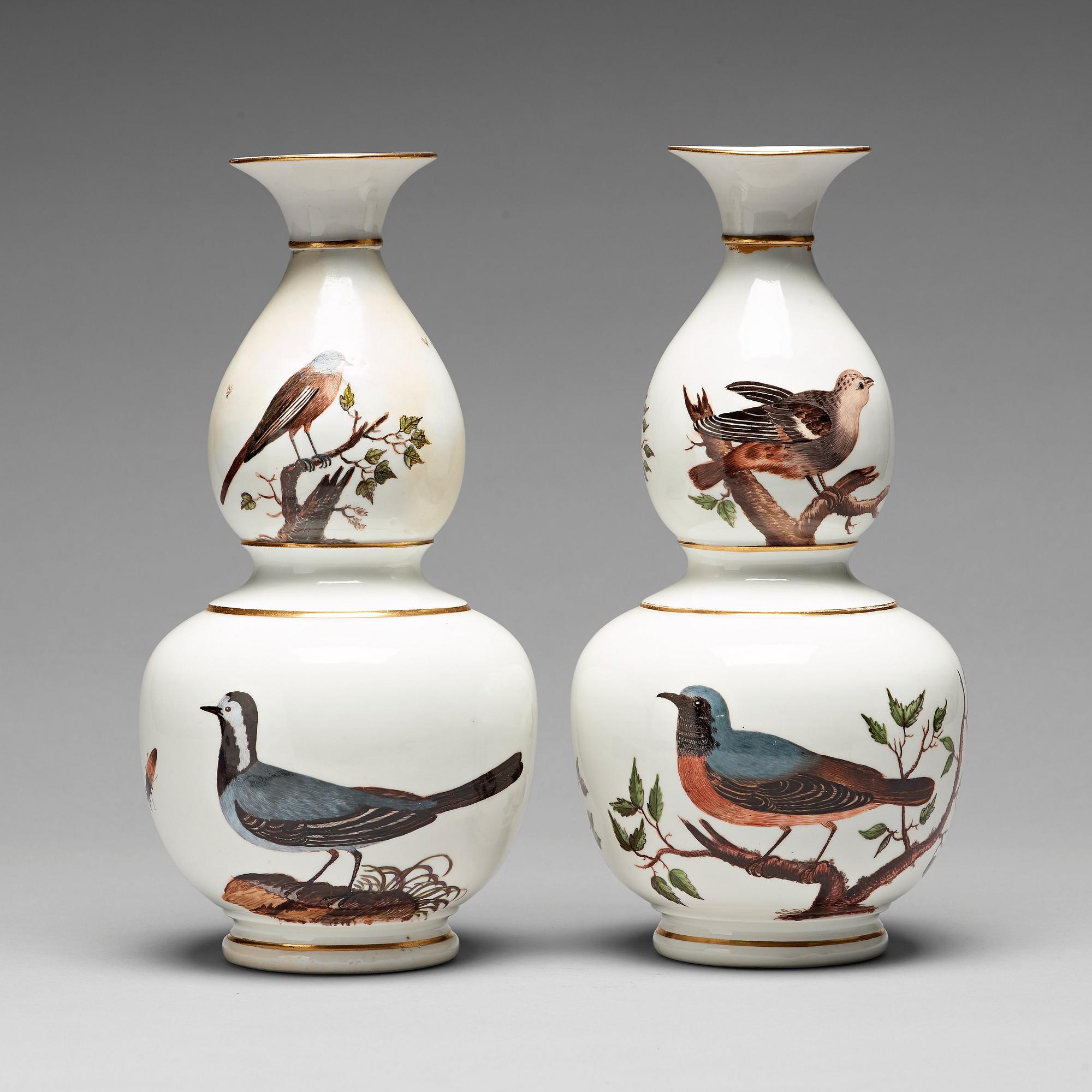 A pair of vases, 19th Century.