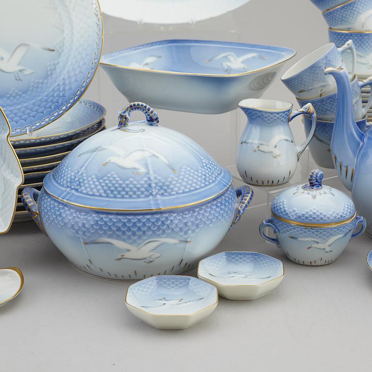 A 'Måsen' service, Bing & Grøndahl (52 pc).