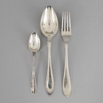 SILVERBESTICK, 34 delar, bl.a C.F. Carlman, Stockholm, 1920-tal. Total vikt ca 940 gram.