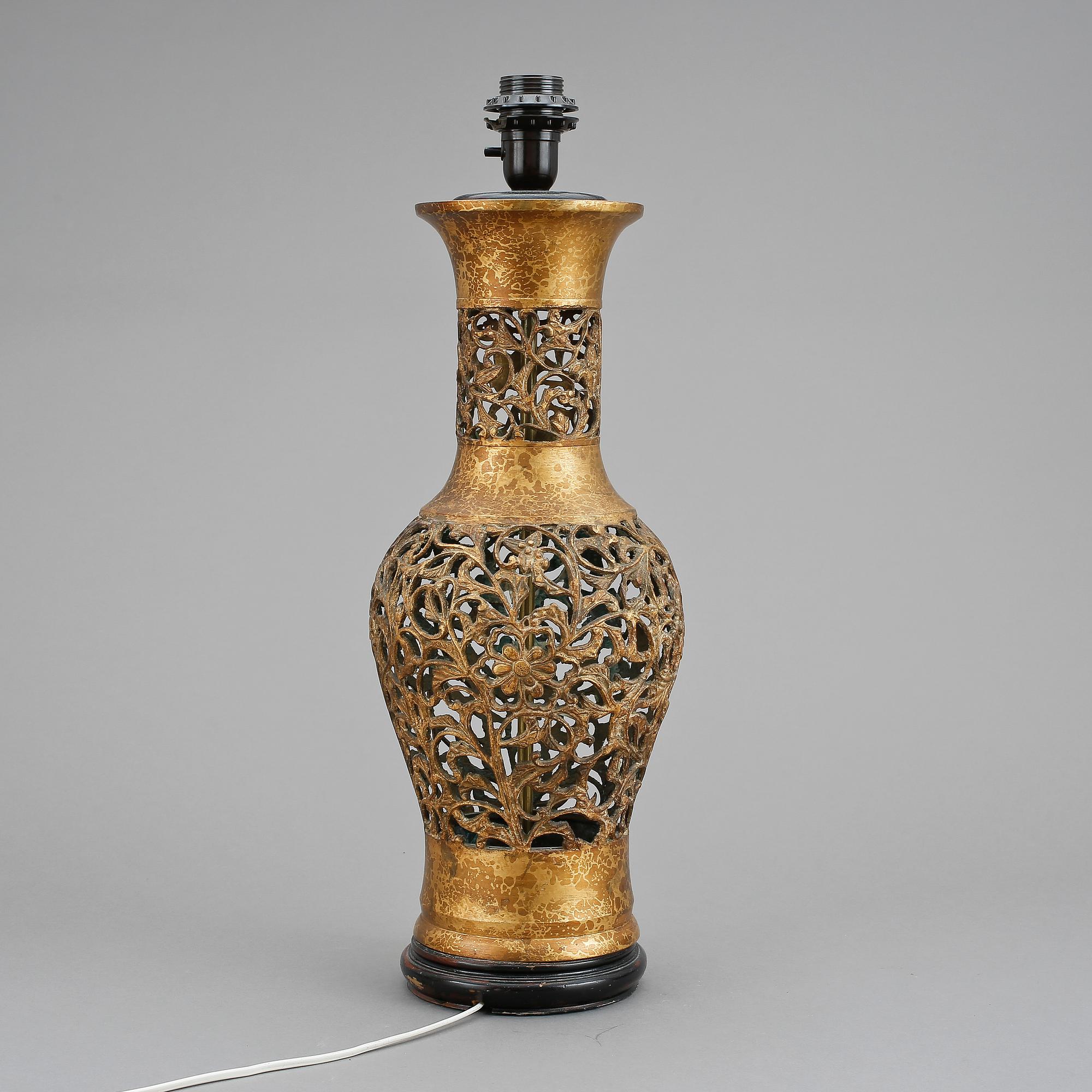 BORDSLAMPA, orientalisk, 1900-tal.