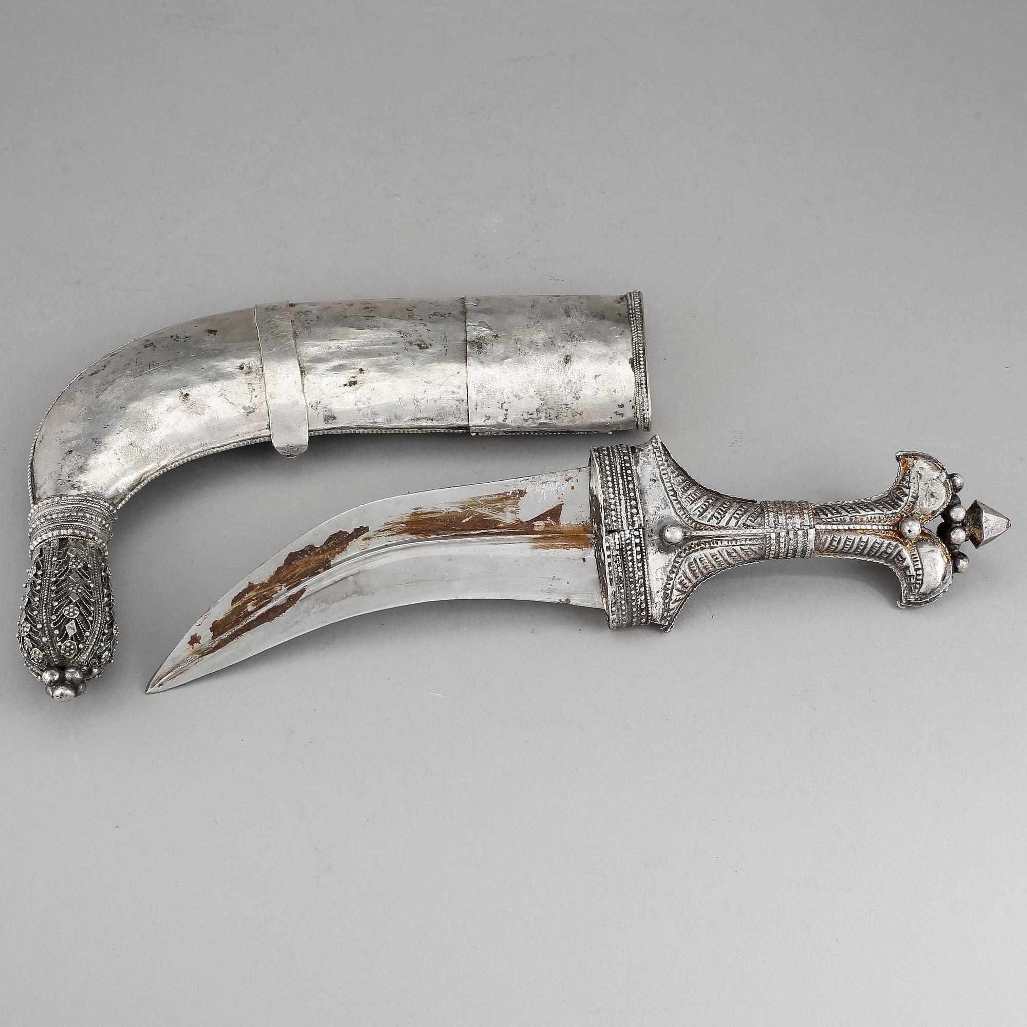 KNIV, silver, orientalisk, 1900-tal. Vikt ca 895 gram.