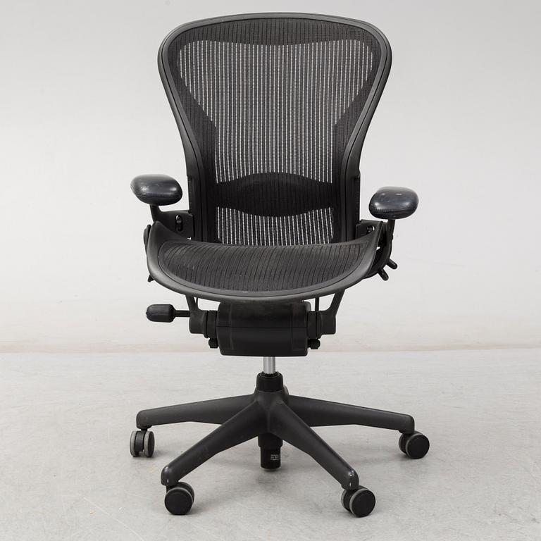 An 'Aeron' swivel armchair by Don Chadwich / Bill Stumpf, Herman Miller.
