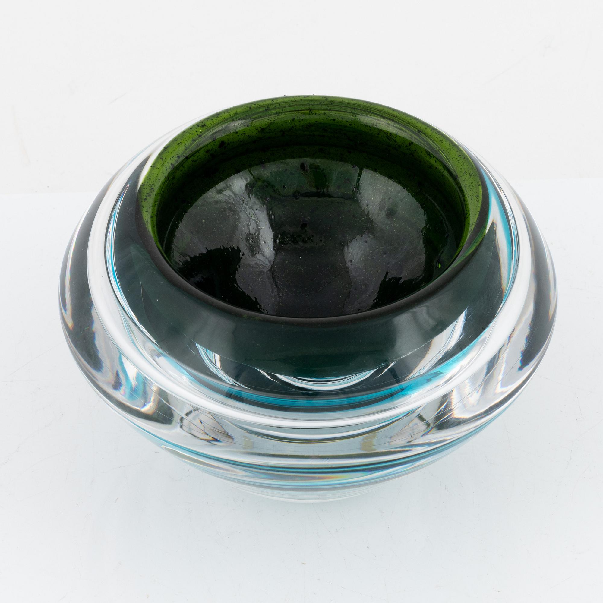 Lars Hellsten, a glass bowl, signed. Orrefors.