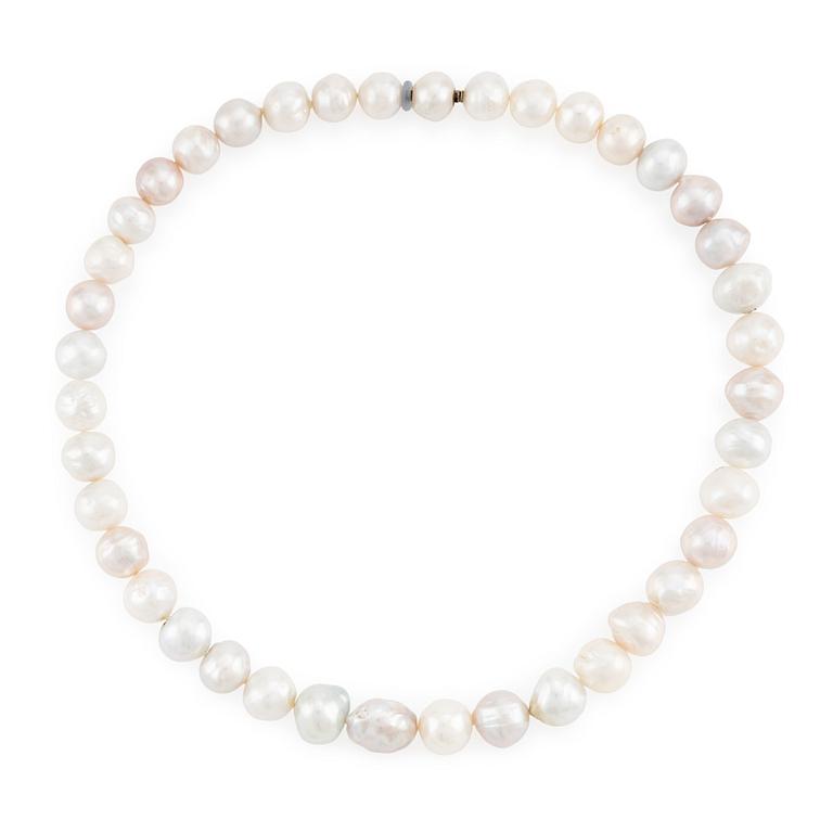 A necklace with cultivated Kasumiga pearls, Gaudy.