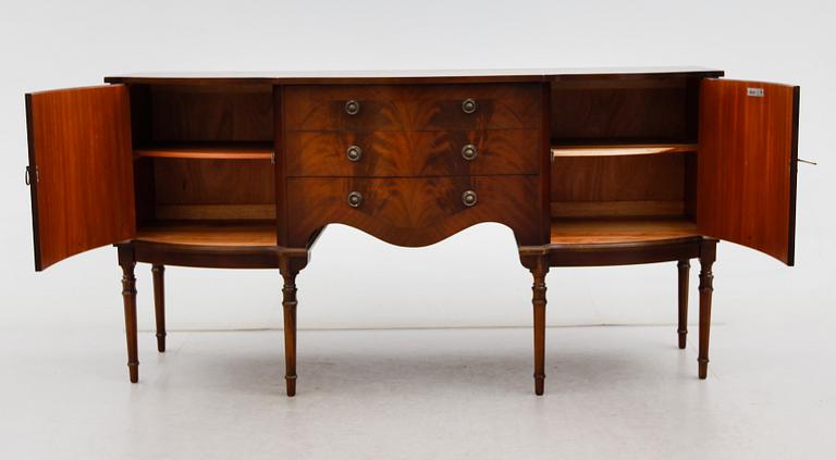 SIDEBOARD, England, 1900-talets andra hälft.