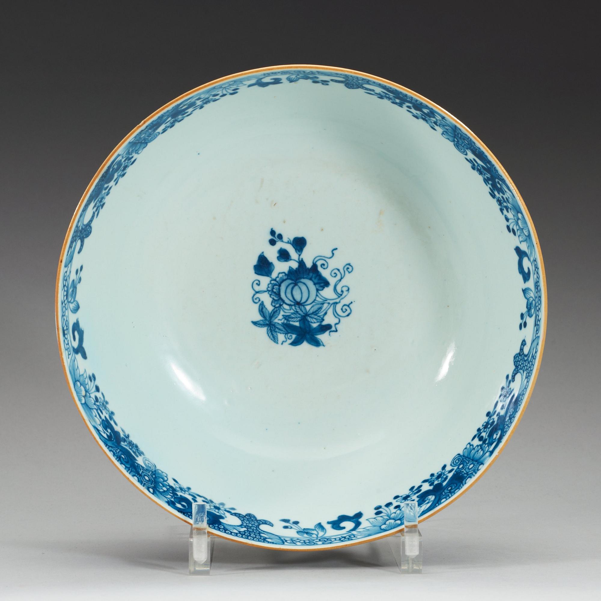 A famille rose punch bowl, Qing dynasty, Qianlong (1736-95).